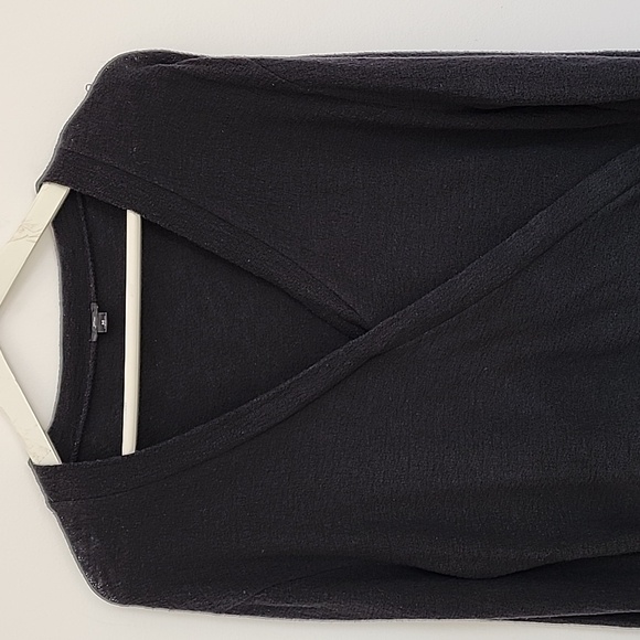 J.Cre size M Faux Wrap Top - Picture 2 of 9